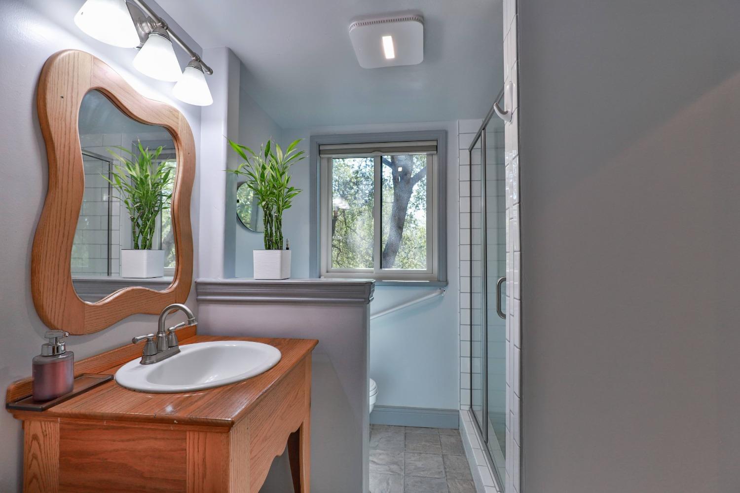 Detail Gallery Image 22 of 83 For 6091 Dutch Mine Rd, Diamond Springs,  CA 95619 - 4 Beds | 3 Baths