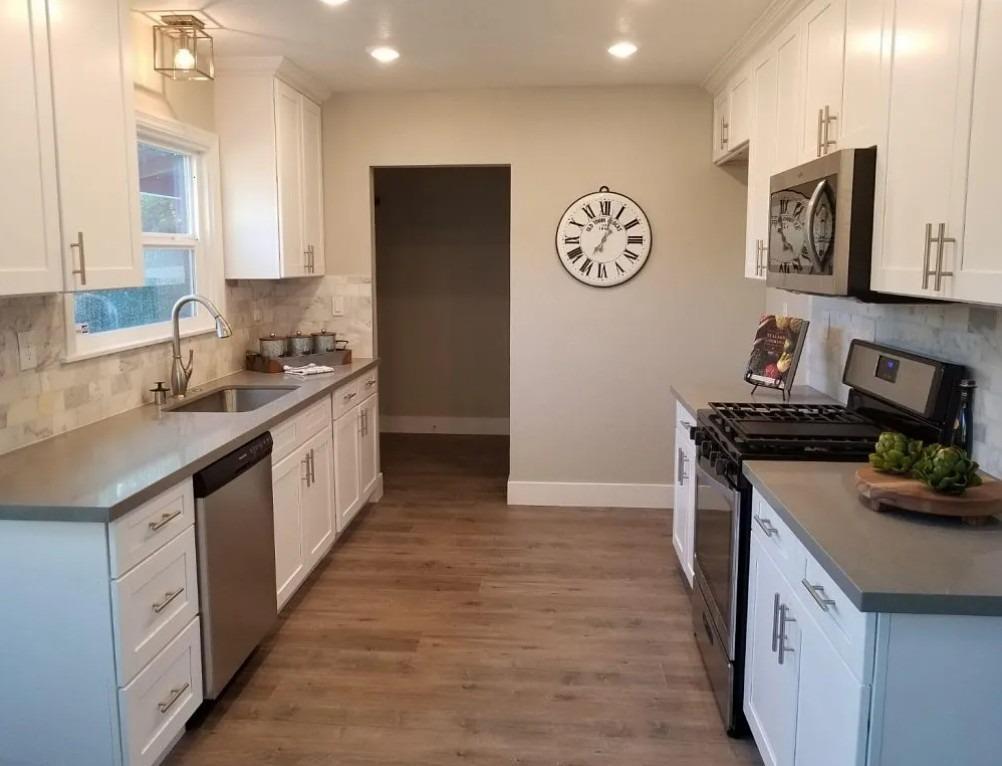 Detail Gallery Image 3 of 5 For 554 El Camino Ave, Sacramento,  CA 95815 - 3 Beds | 2/1 Baths