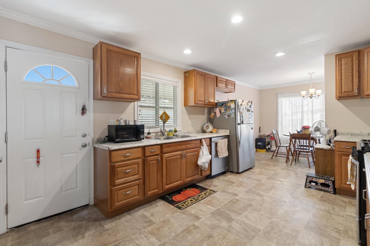 Detail Gallery Image 13 of 21 For 1459 Standiford 82, Modesto,  CA 95350 - 3 Beds | 2 Baths