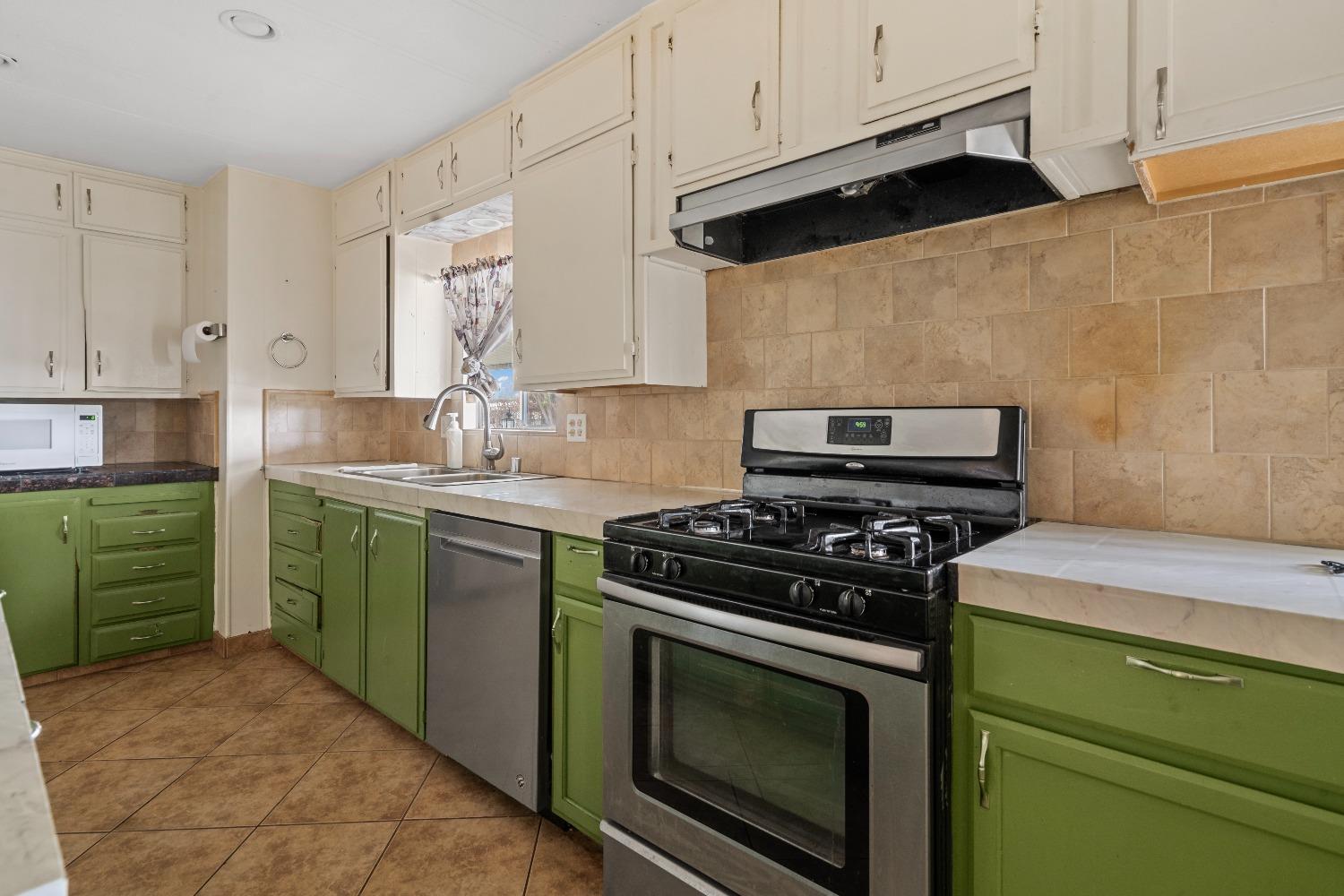 Detail Gallery Image 17 of 39 For 5100 N Highway 99 90, Stockton,  CA 95212 - 3 Beds | 3 Baths