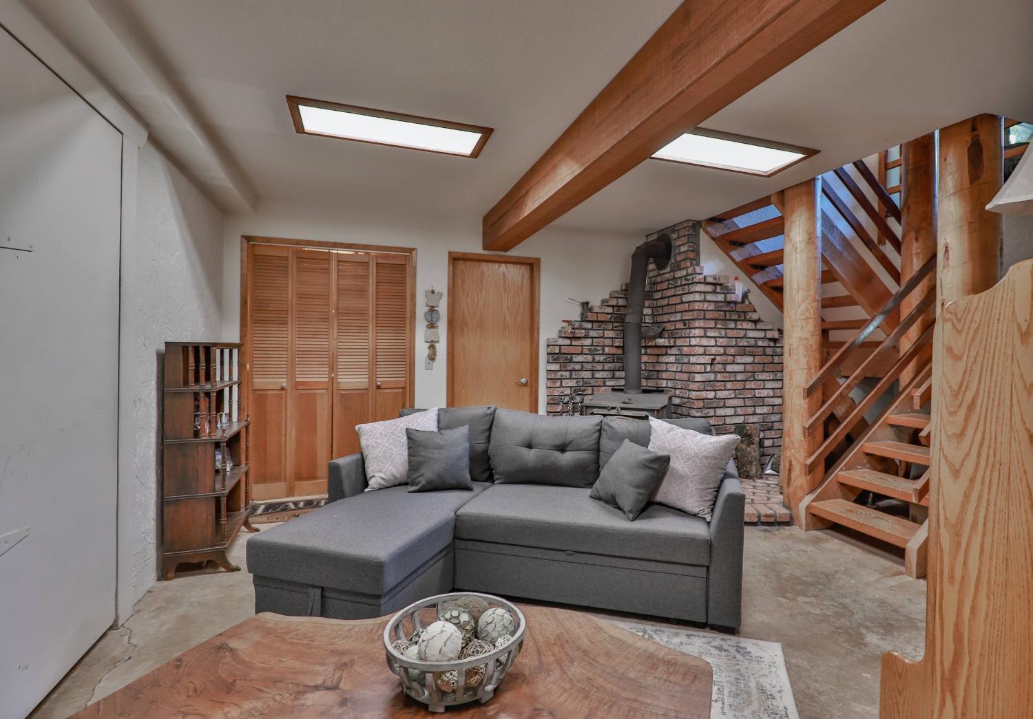 Detail Gallery Image 24 of 83 For 6091 Dutch Mine Rd, Diamond Springs,  CA 95619 - 4 Beds | 3 Baths