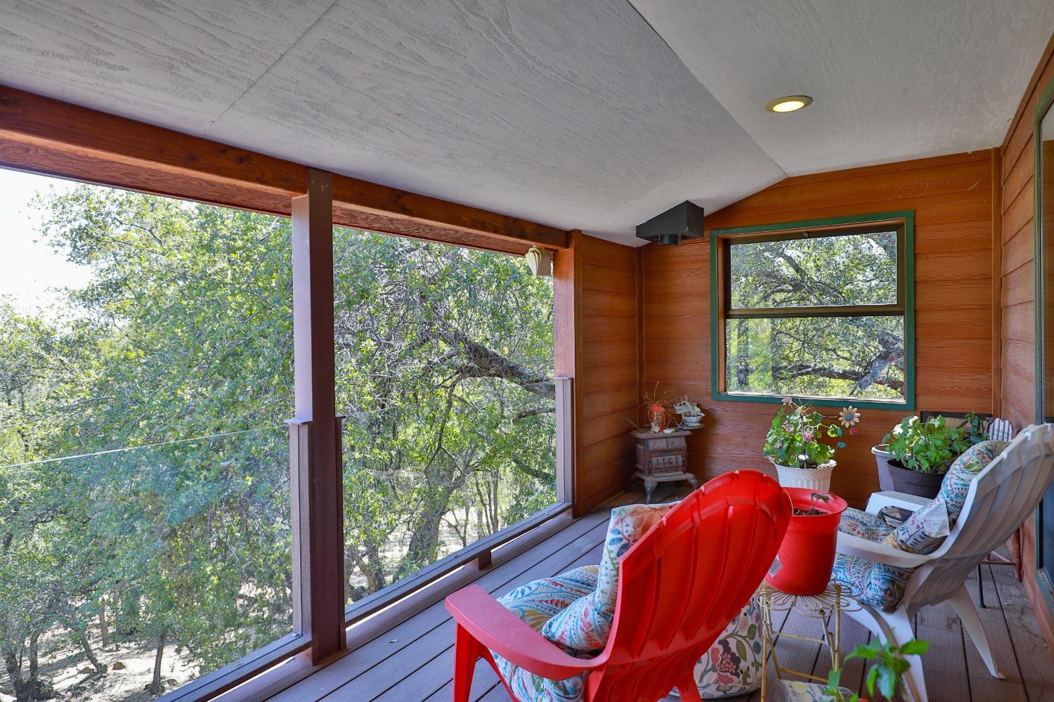 Detail Gallery Image 20 of 83 For 6091 Dutch Mine Rd, Diamond Springs,  CA 95619 - 4 Beds | 3 Baths