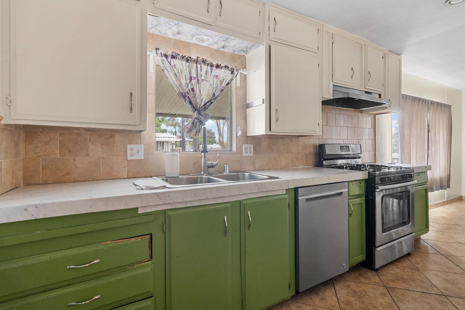 Detail Gallery Image 20 of 39 For 5100 N Highway 99 90, Stockton,  CA 95212 - 3 Beds | 3 Baths