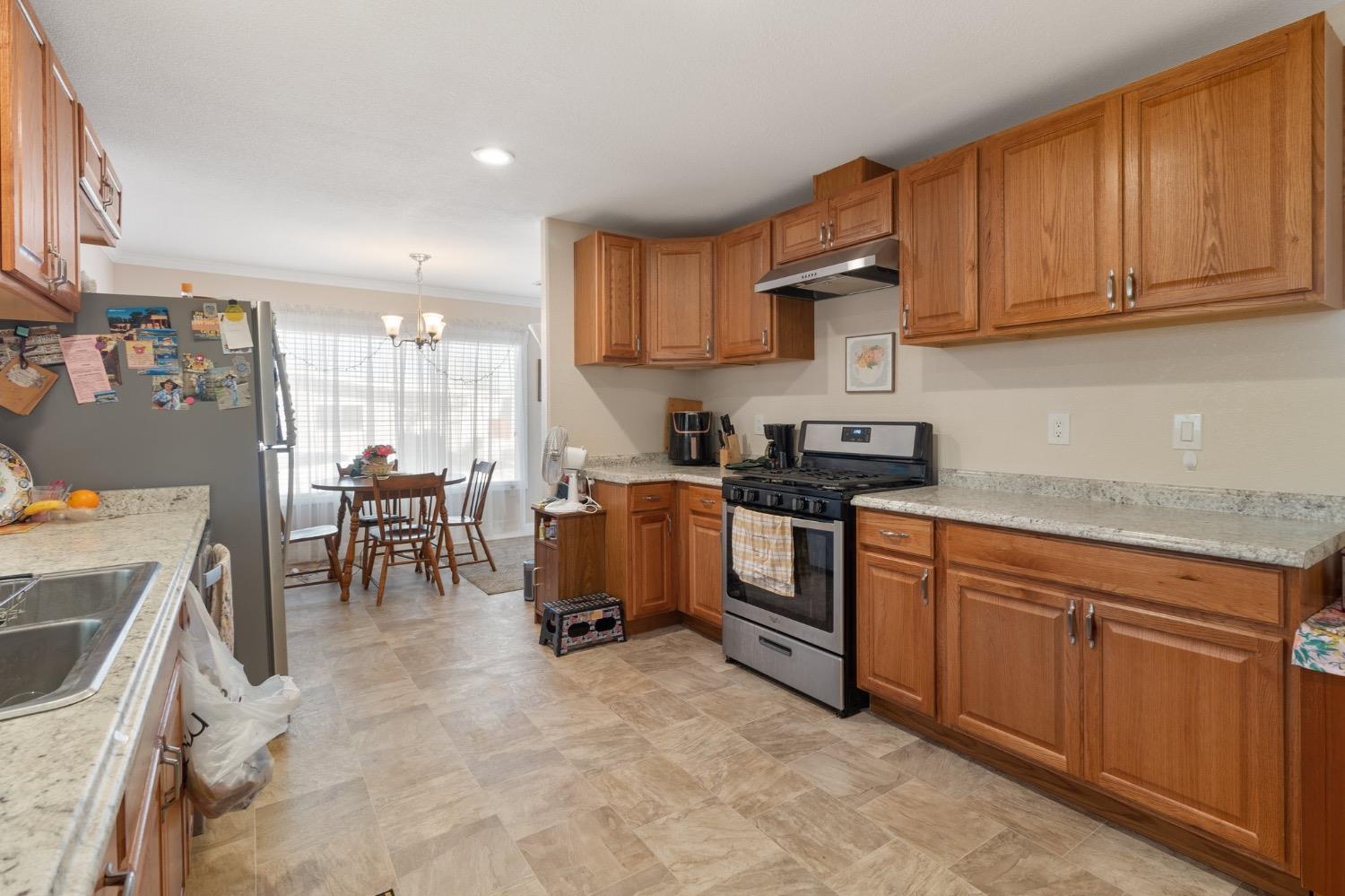Detail Gallery Image 3 of 21 For 1459 Standiford 82, Modesto,  CA 95350 - 3 Beds | 2 Baths