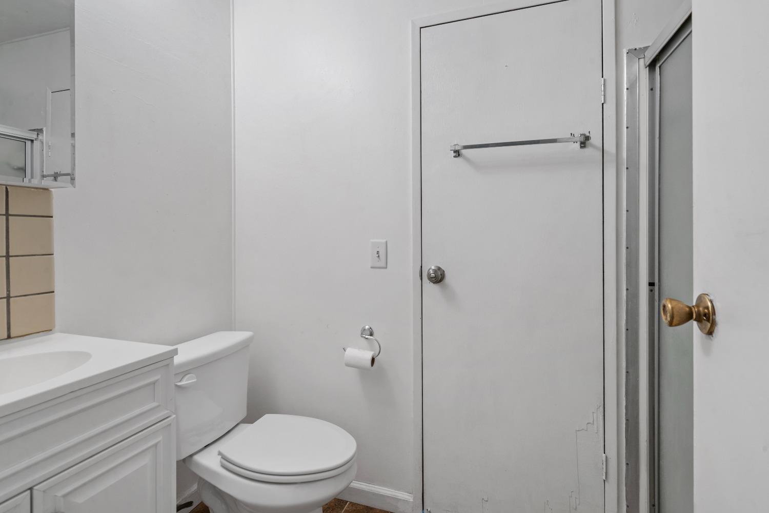 Detail Gallery Image 22 of 39 For 5100 N Highway 99 90, Stockton,  CA 95212 - 3 Beds | 3 Baths
