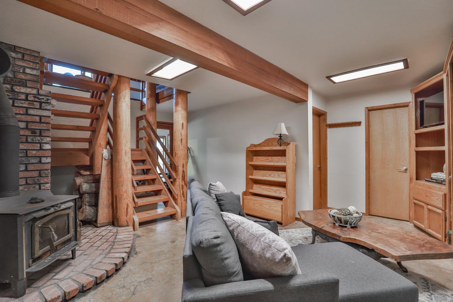 Detail Gallery Image 23 of 83 For 6091 Dutch Mine Rd, Diamond Springs,  CA 95619 - 4 Beds | 3 Baths
