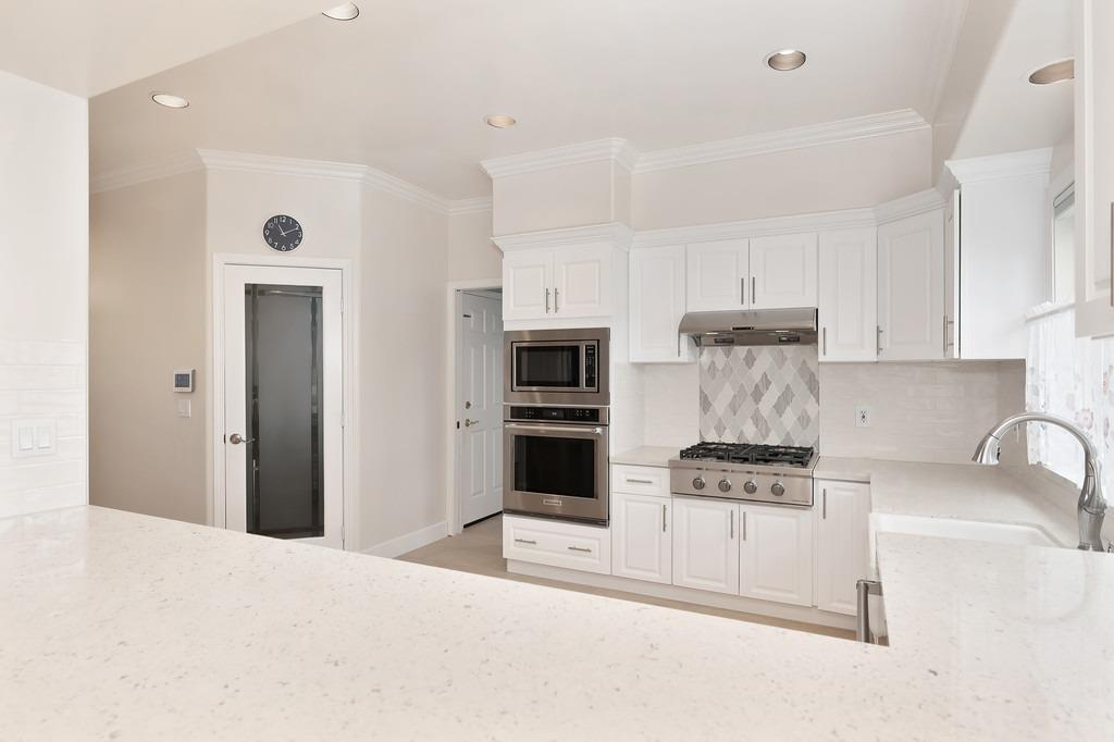 Detail Gallery Image 17 of 78 For 7707 Rio Barco Way, Sacramento,  CA 95831 - 4 Beds | 3 Baths