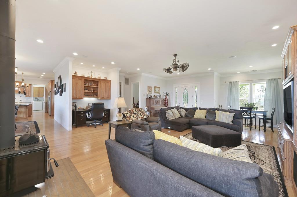 Detail Gallery Image 32 of 99 For 5901 Traverse Creek Rd, Garden Valley,  CA 95633 - 2 Beds | 2 Baths