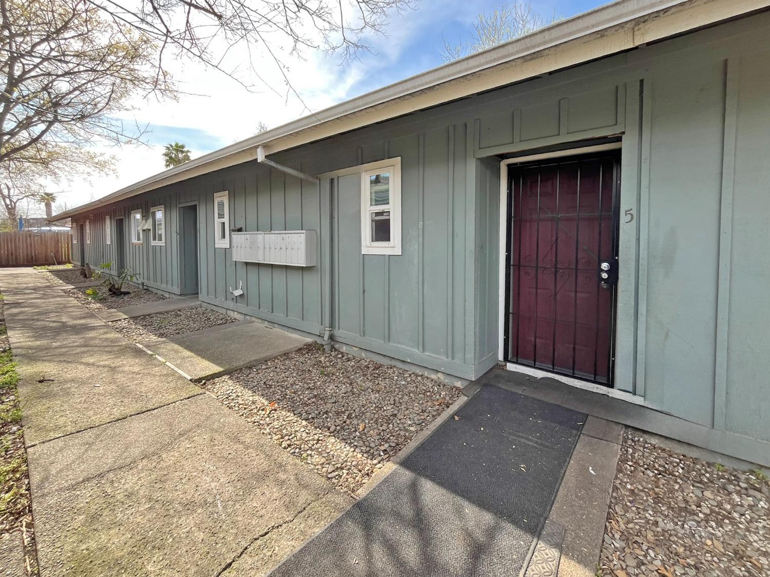 Detail Gallery Image 5 of 11 For 742 Bowles St, Sacramento,  CA 95815 - – Beds | – Baths