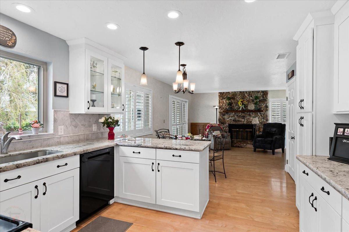 Detail Gallery Image 13 of 72 For 940 N Fine Rd, Linden,  CA 95236 - 4 Beds | 2/1 Baths