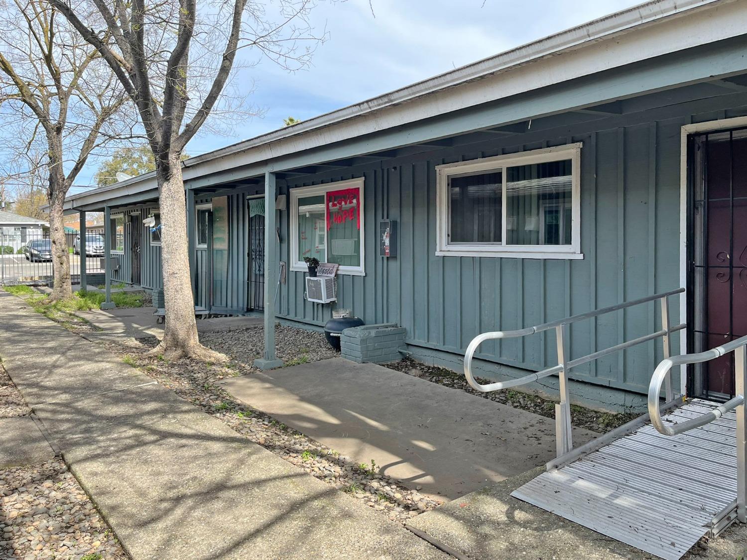 Detail Gallery Image 3 of 11 For 742 Bowles St, Sacramento,  CA 95815 - – Beds | – Baths