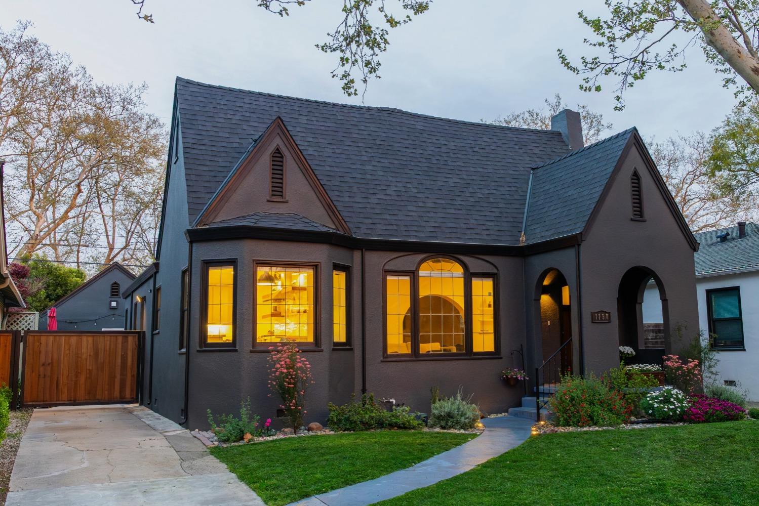 Detail Gallery Image 1 of 1 For 1737 40th St, Sacramento,  CA 95819 - 2 Beds | 1 Baths