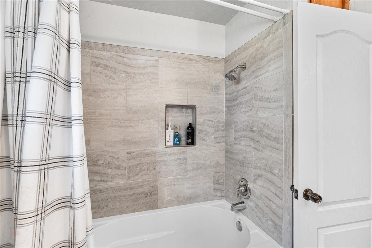 Detail Gallery Image 34 of 72 For 940 N Fine Rd, Linden,  CA 95236 - 4 Beds | 2/1 Baths