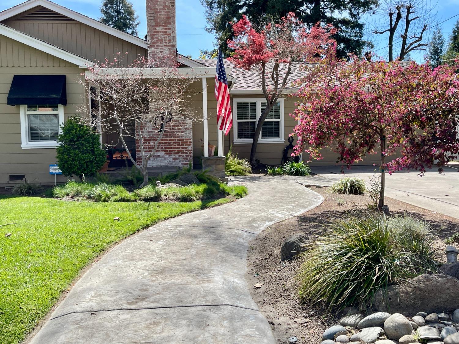 Detail Gallery Image 3 of 6 For 1864 California Ave, Turlock,  CA 95380 - 3 Beds | 2/1 Baths