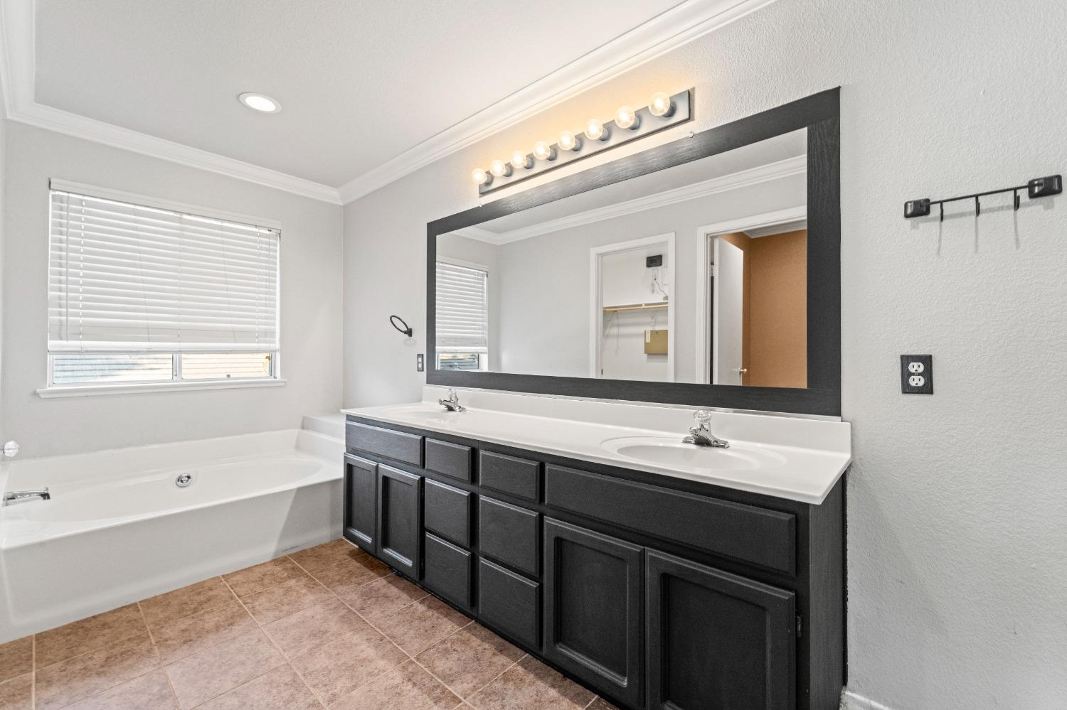 Detail Gallery Image 32 of 46 For 10215 River Park Cir, Stockton,  CA 95209 - 4 Beds | 3 Baths
