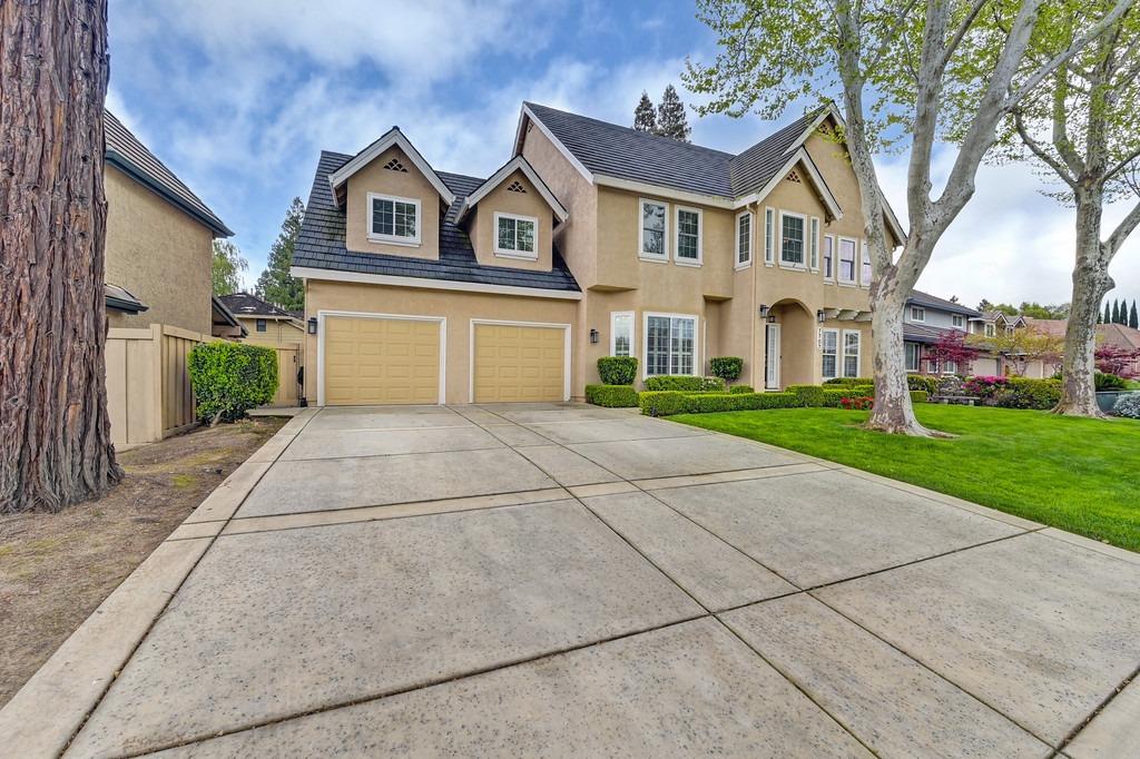 Detail Gallery Image 3 of 78 For 7707 Rio Barco Way, Sacramento,  CA 95831 - 4 Beds | 3 Baths