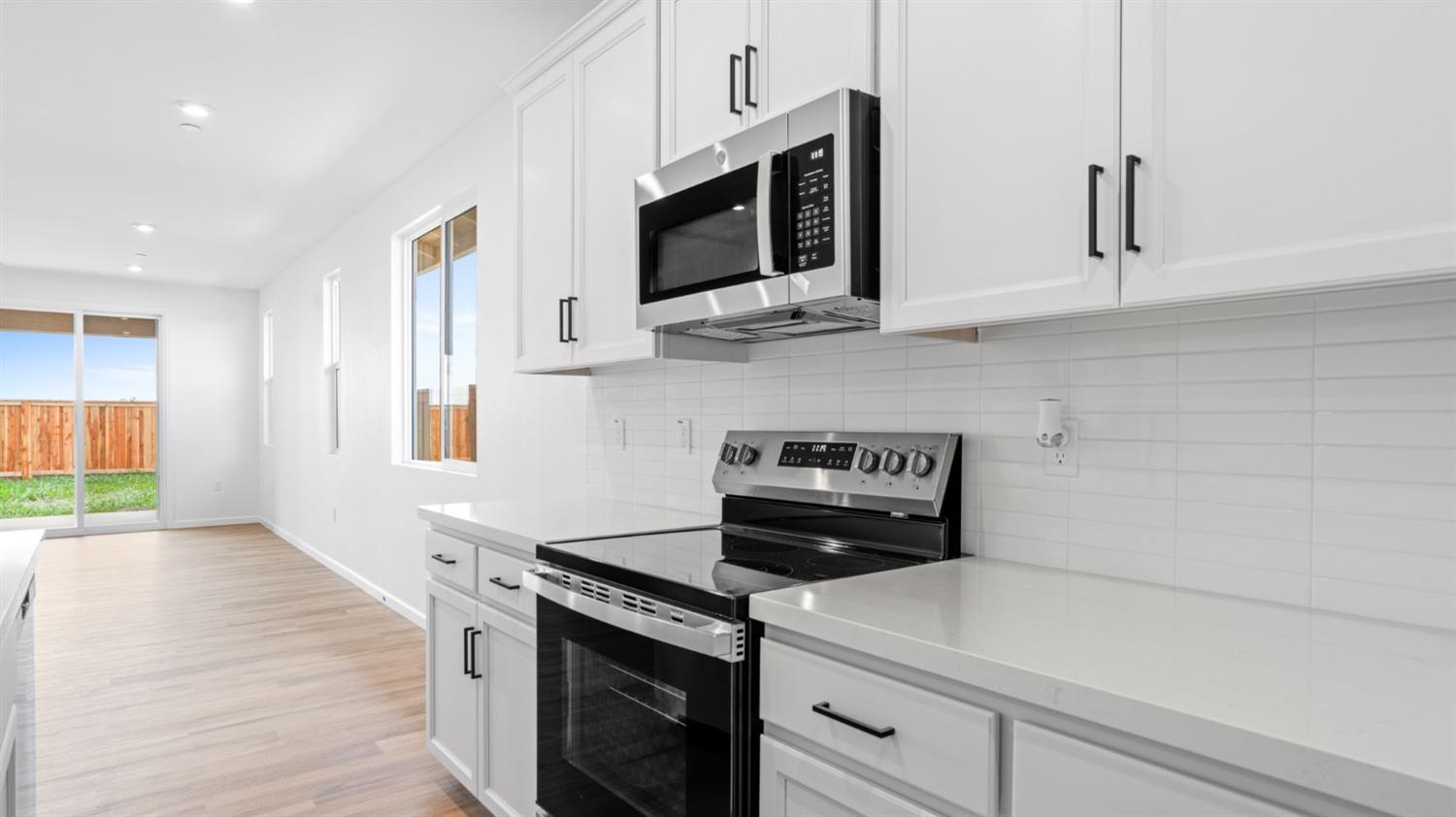 Detail Gallery Image 9 of 36 For 1054 Camomile Dr, Plumas Lake,  CA 95961 - 4 Beds | 2 Baths