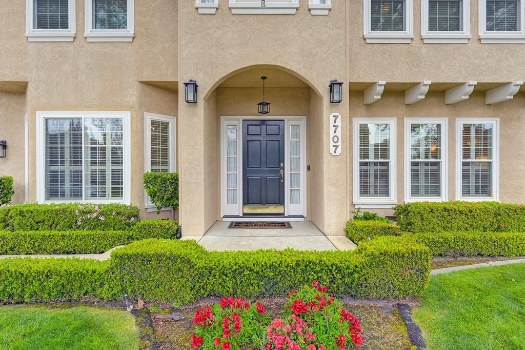 Detail Gallery Image 7 of 78 For 7707 Rio Barco Way, Sacramento,  CA 95831 - 4 Beds | 3 Baths