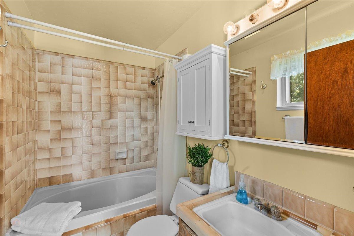 Detail Gallery Image 26 of 72 For 940 N Fine Rd, Linden,  CA 95236 - 4 Beds | 2/1 Baths