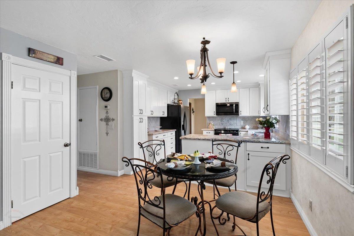 Detail Gallery Image 9 of 72 For 940 N Fine Rd, Linden,  CA 95236 - 4 Beds | 2/1 Baths