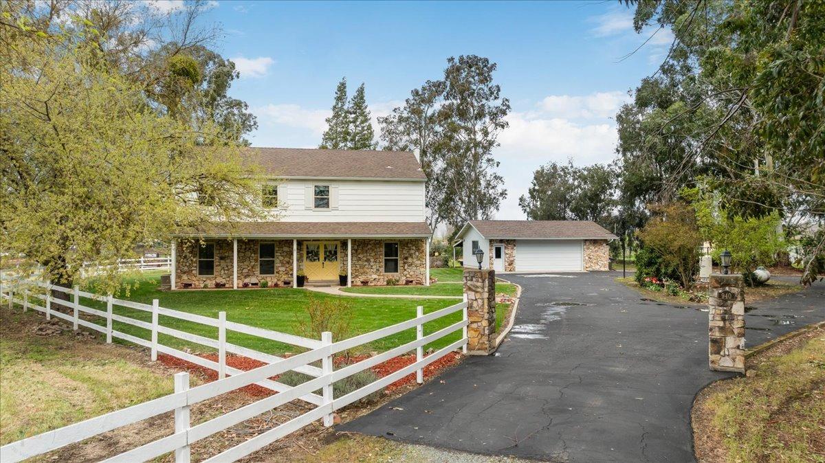 Detail Gallery Image 2 of 72 For 940 N Fine Rd, Linden,  CA 95236 - 4 Beds | 2/1 Baths
