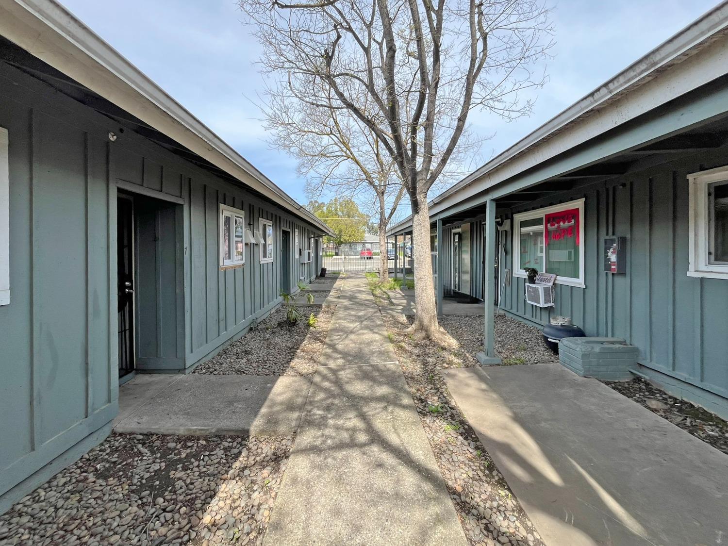 Detail Gallery Image 6 of 11 For 742 Bowles St, Sacramento,  CA 95815 - – Beds | – Baths