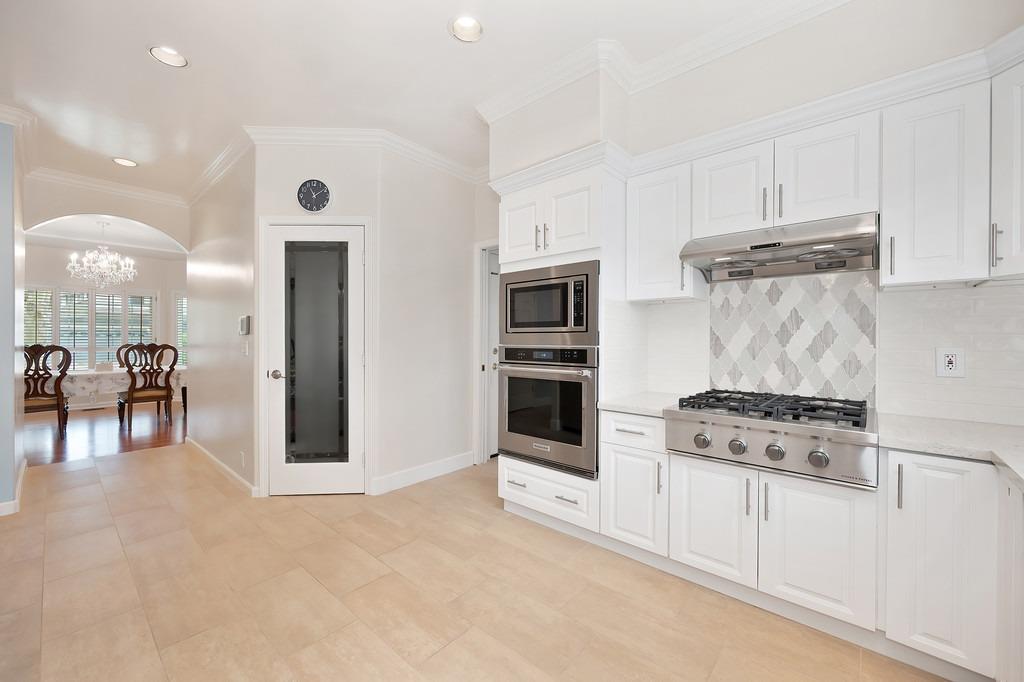 Detail Gallery Image 15 of 78 For 7707 Rio Barco Way, Sacramento,  CA 95831 - 4 Beds | 3 Baths