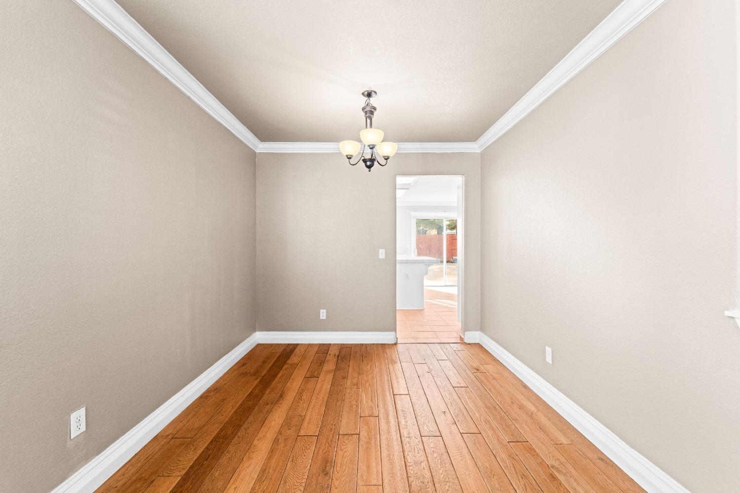 Detail Gallery Image 9 of 46 For 10215 River Park Cir, Stockton,  CA 95209 - 4 Beds | 3 Baths