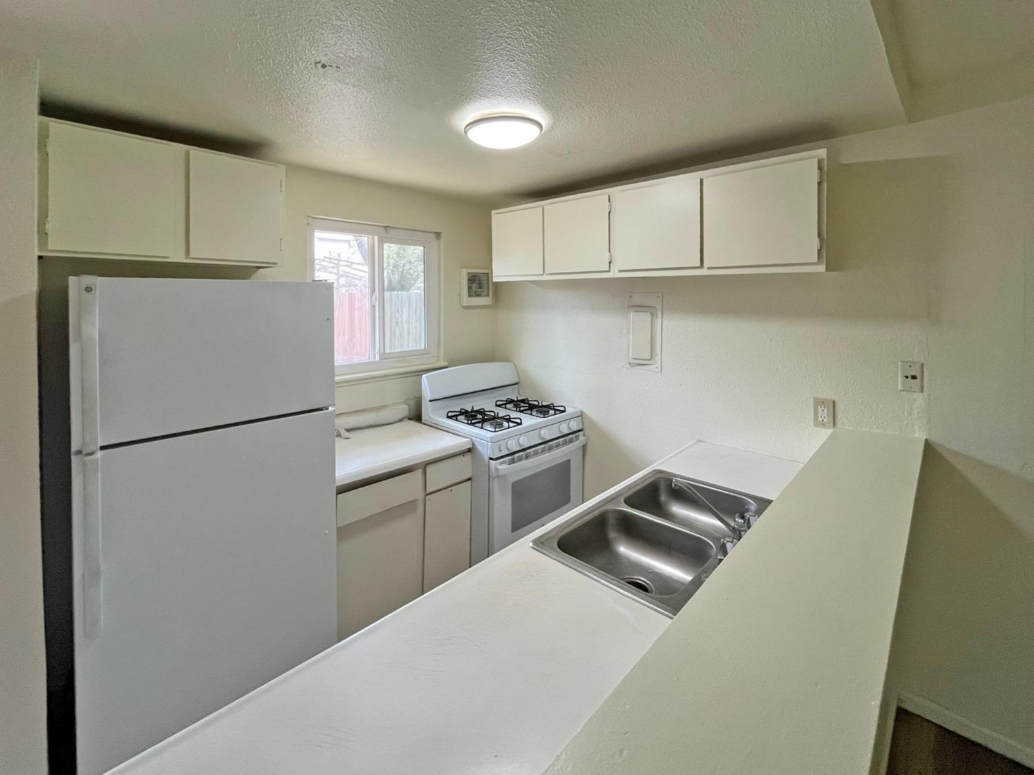 Detail Gallery Image 8 of 11 For 742 Bowles St, Sacramento,  CA 95815 - – Beds | – Baths