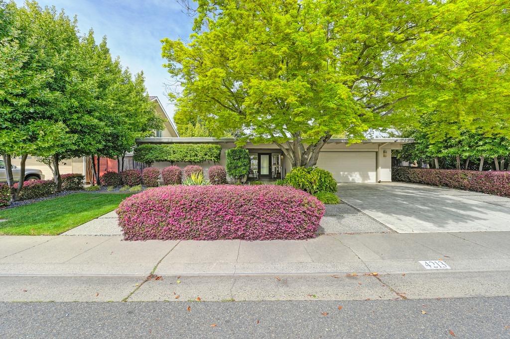 Detail Gallery Image 1 of 1 For 4213 American River Dr, Sacramento,  CA 95864 - 3 Beds | 2 Baths