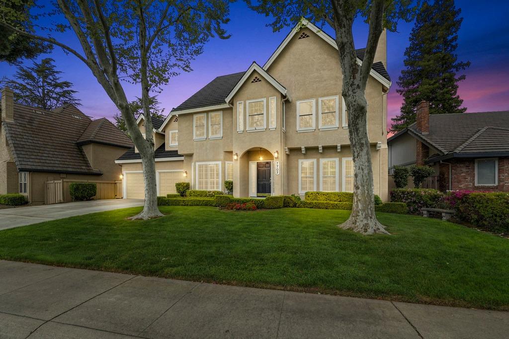 Detail Gallery Image 6 of 78 For 7707 Rio Barco Way, Sacramento,  CA 95831 - 4 Beds | 3 Baths