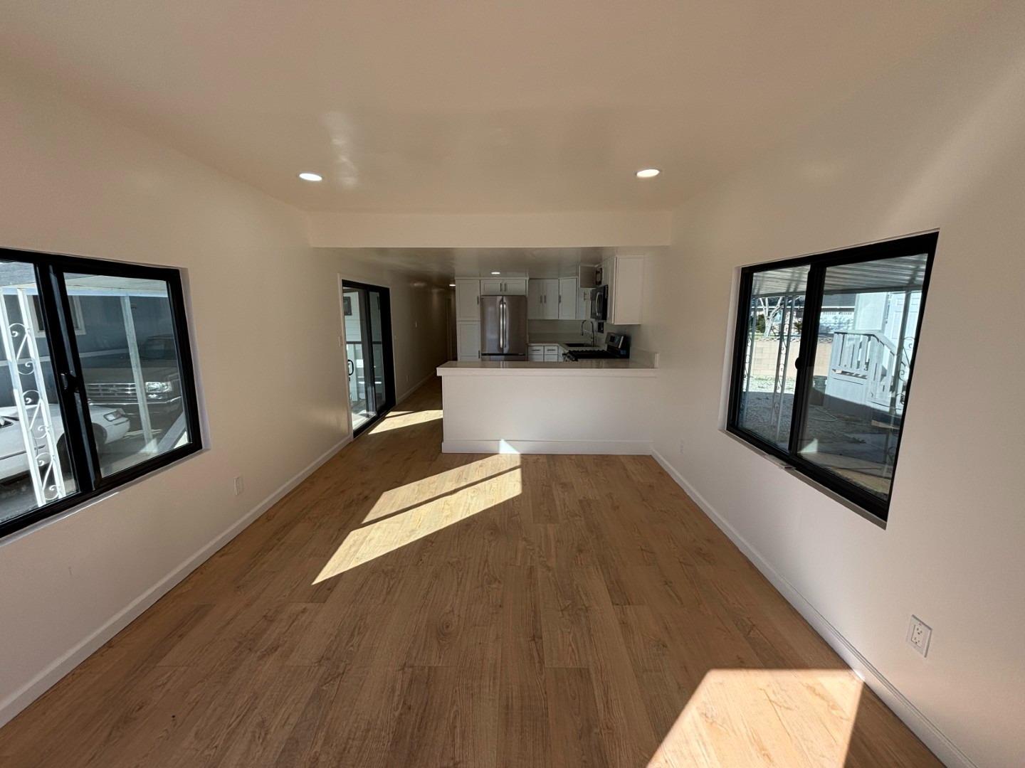 Detail Gallery Image 3 of 12 For 20806 Gridley Road 42, Lakewood,  CA 90715 - 3 Beds | 2 Baths