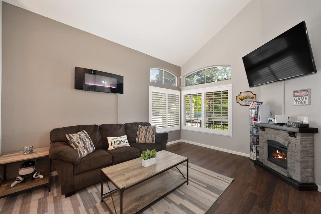 Detail Gallery Image 9 of 60 For 437 Anacapa Dr, Roseville,  CA 95678 - 4 Beds | 2/1 Baths