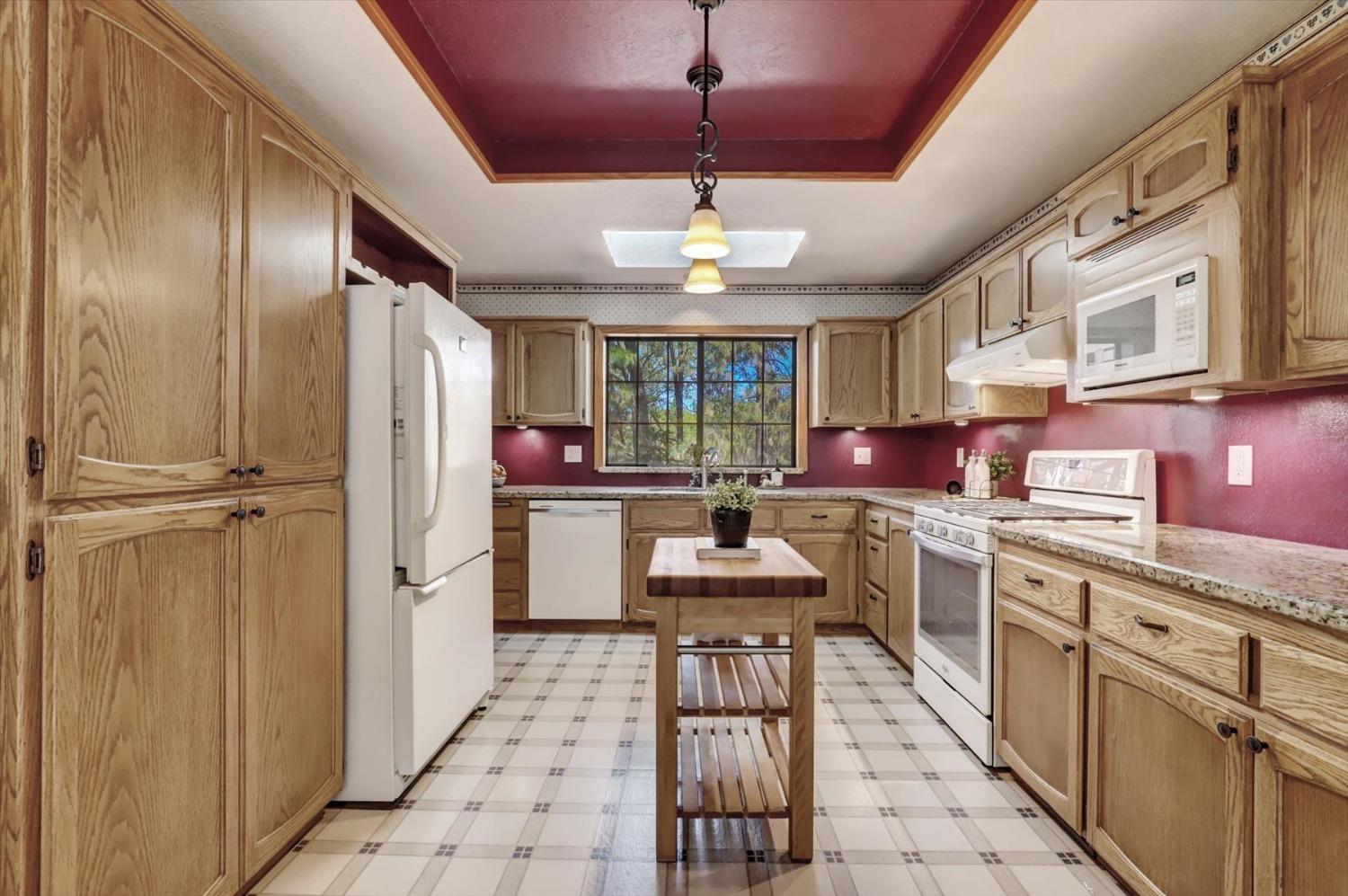 Detail Gallery Image 11 of 88 For 25801 Oak Forest Ct, Colfax,  CA 95713 - 6 Beds | 3/1 Baths