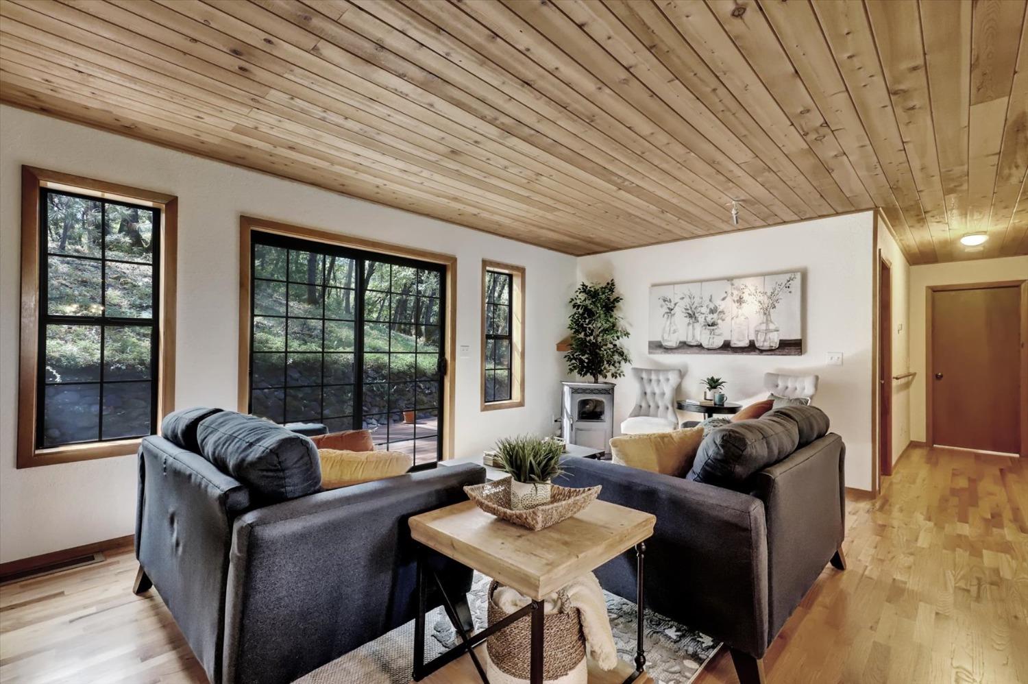 Detail Gallery Image 5 of 88 For 25801 Oak Forest Ct, Colfax,  CA 95713 - 6 Beds | 3/1 Baths