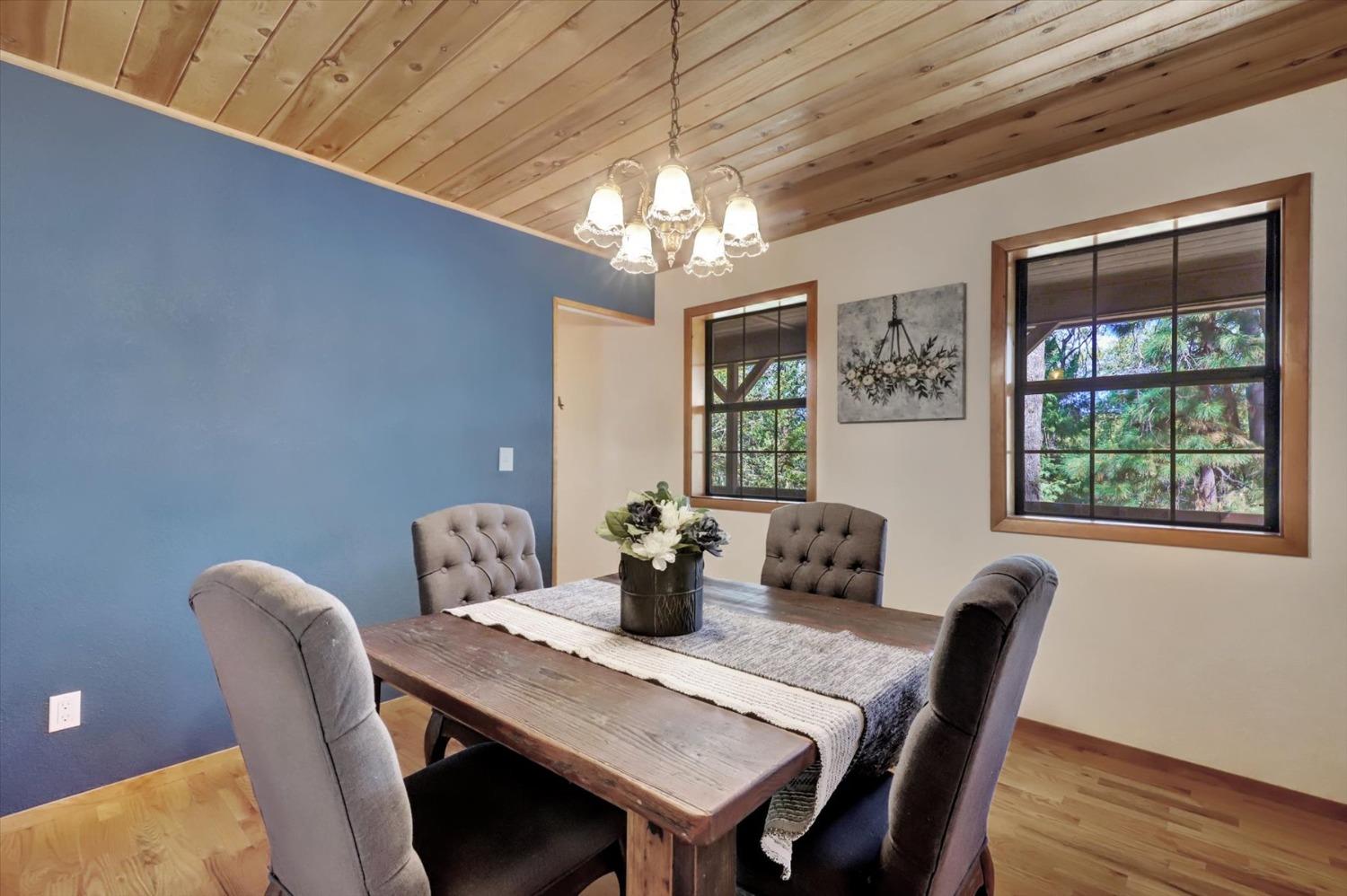 Detail Gallery Image 8 of 88 For 25801 Oak Forest Ct, Colfax,  CA 95713 - 6 Beds | 3/1 Baths