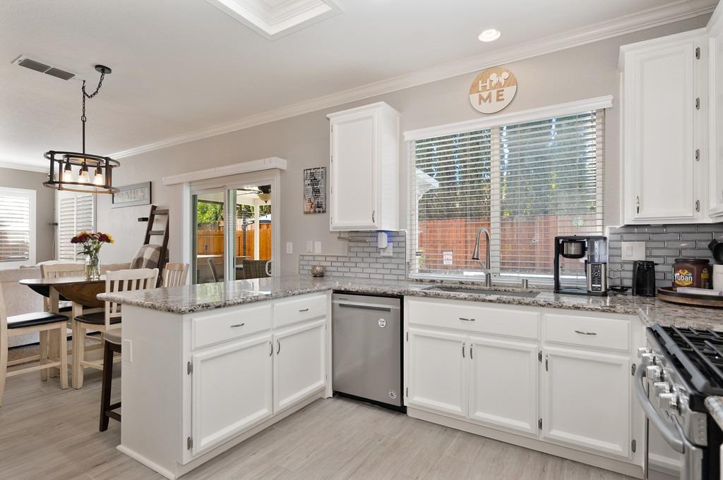 Detail Gallery Image 15 of 60 For 437 Anacapa Dr, Roseville,  CA 95678 - 4 Beds | 2/1 Baths