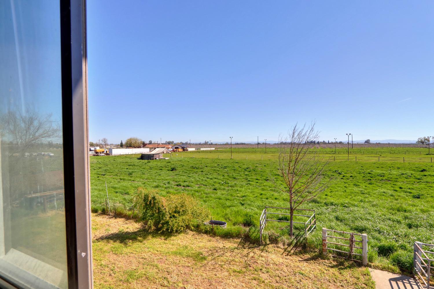 Detail Gallery Image 40 of 81 For 11855 E Eagle Bay, Acampo,  CA 95220 - 3 Beds | 2 Baths