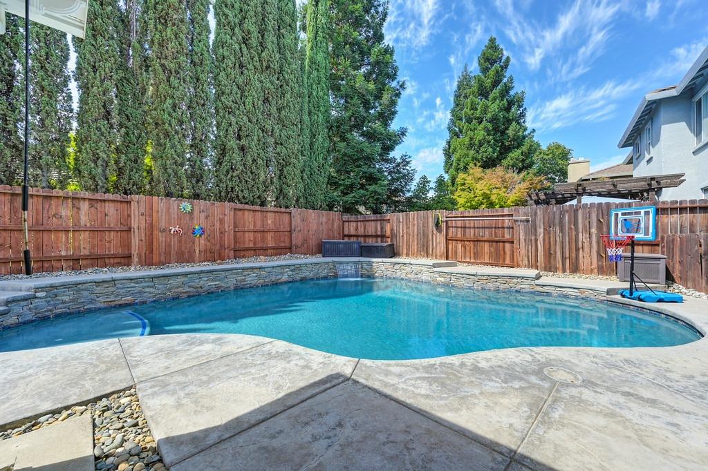 Detail Gallery Image 48 of 60 For 437 Anacapa Dr, Roseville,  CA 95678 - 4 Beds | 2/1 Baths
