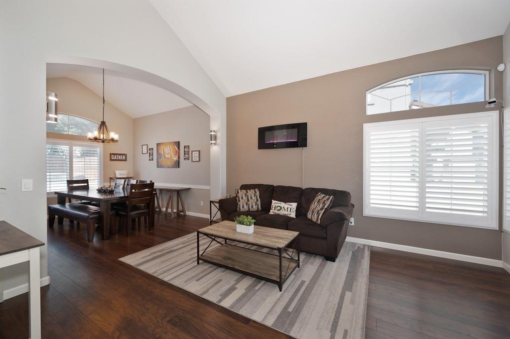 Detail Gallery Image 7 of 60 For 437 Anacapa Dr, Roseville,  CA 95678 - 4 Beds | 2/1 Baths