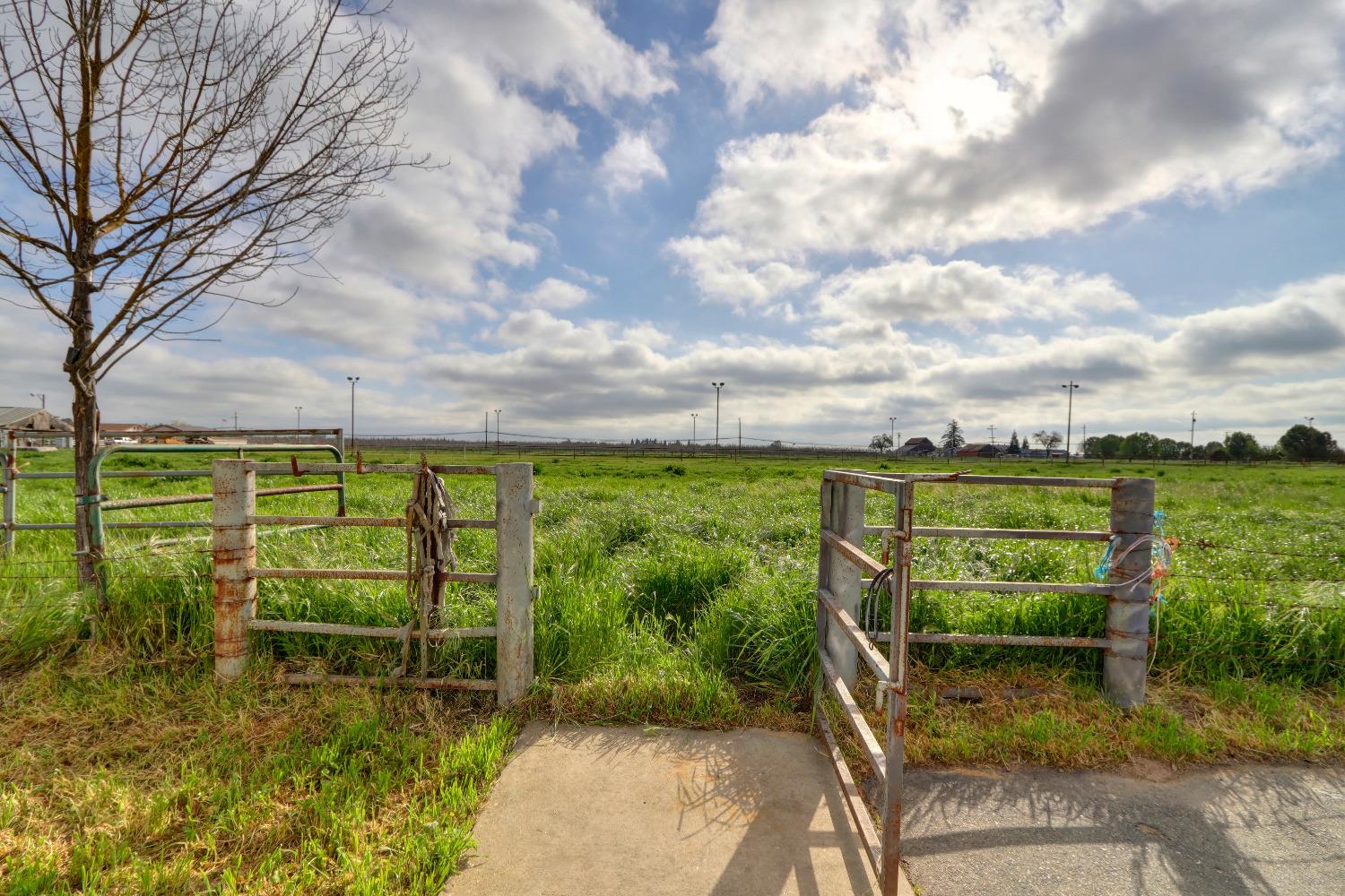 Detail Gallery Image 57 of 81 For 11855 E Eagle Bay, Acampo,  CA 95220 - 3 Beds | 2 Baths