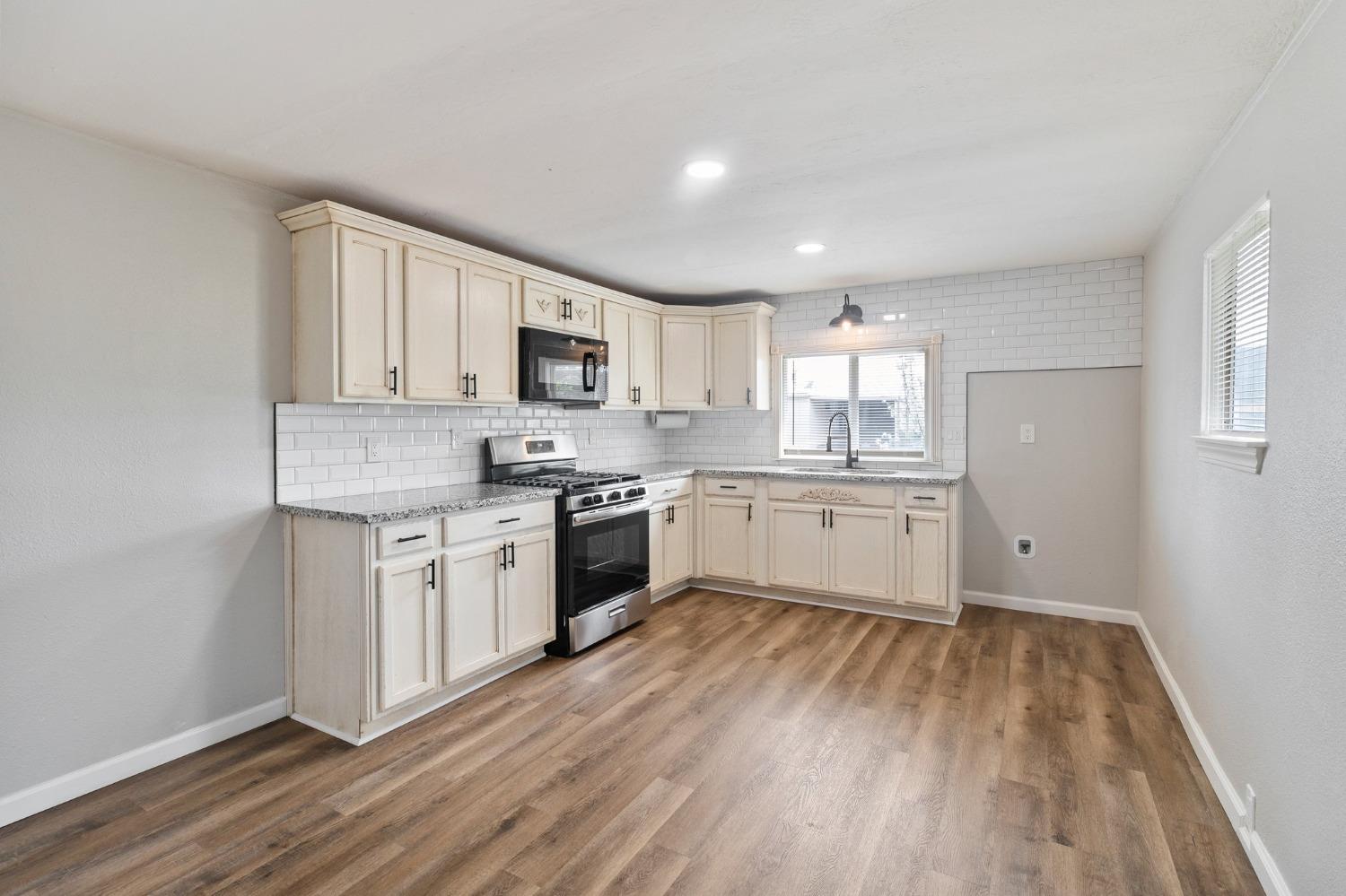 Detail Gallery Image 5 of 18 For 2900 Muir Ave 42, Atwater,  CA 95301 - 2 Beds | 1 Baths