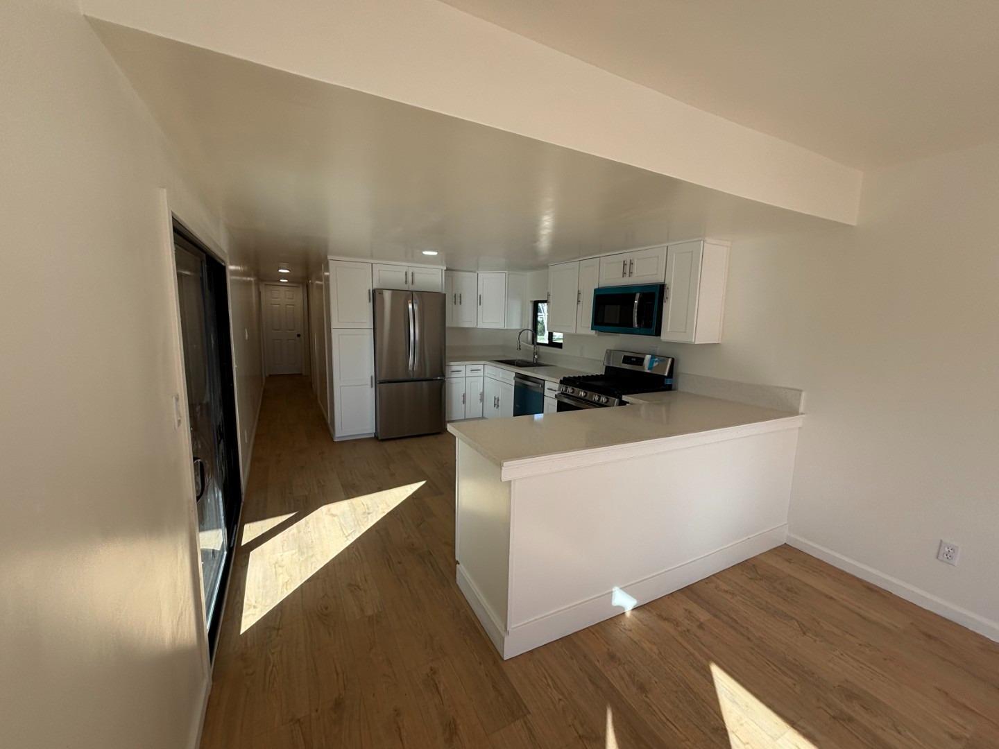 Detail Gallery Image 4 of 12 For 20806 Gridley Road 42, Lakewood,  CA 90715 - 3 Beds | 2 Baths