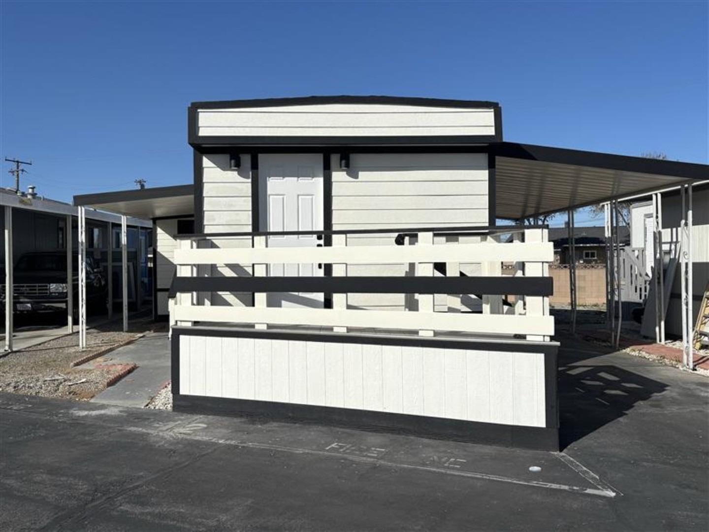 Detail Gallery Image 2 of 12 For 20806 Gridley Road 42, Lakewood,  CA 90715 - 3 Beds | 2 Baths