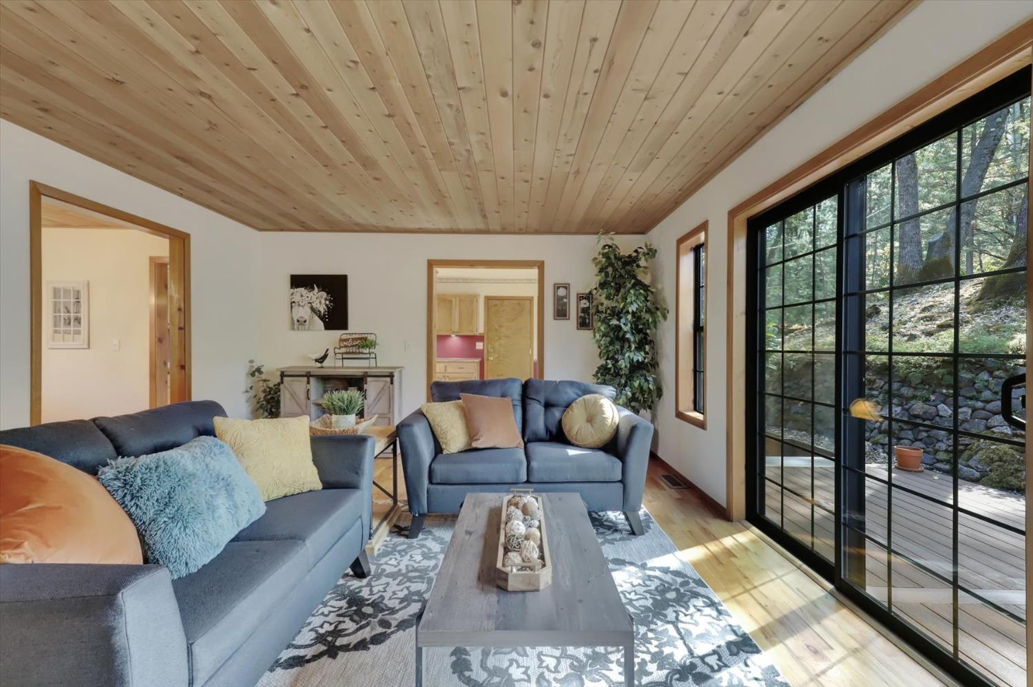Detail Gallery Image 6 of 88 For 25801 Oak Forest Ct, Colfax,  CA 95713 - 6 Beds | 3/1 Baths