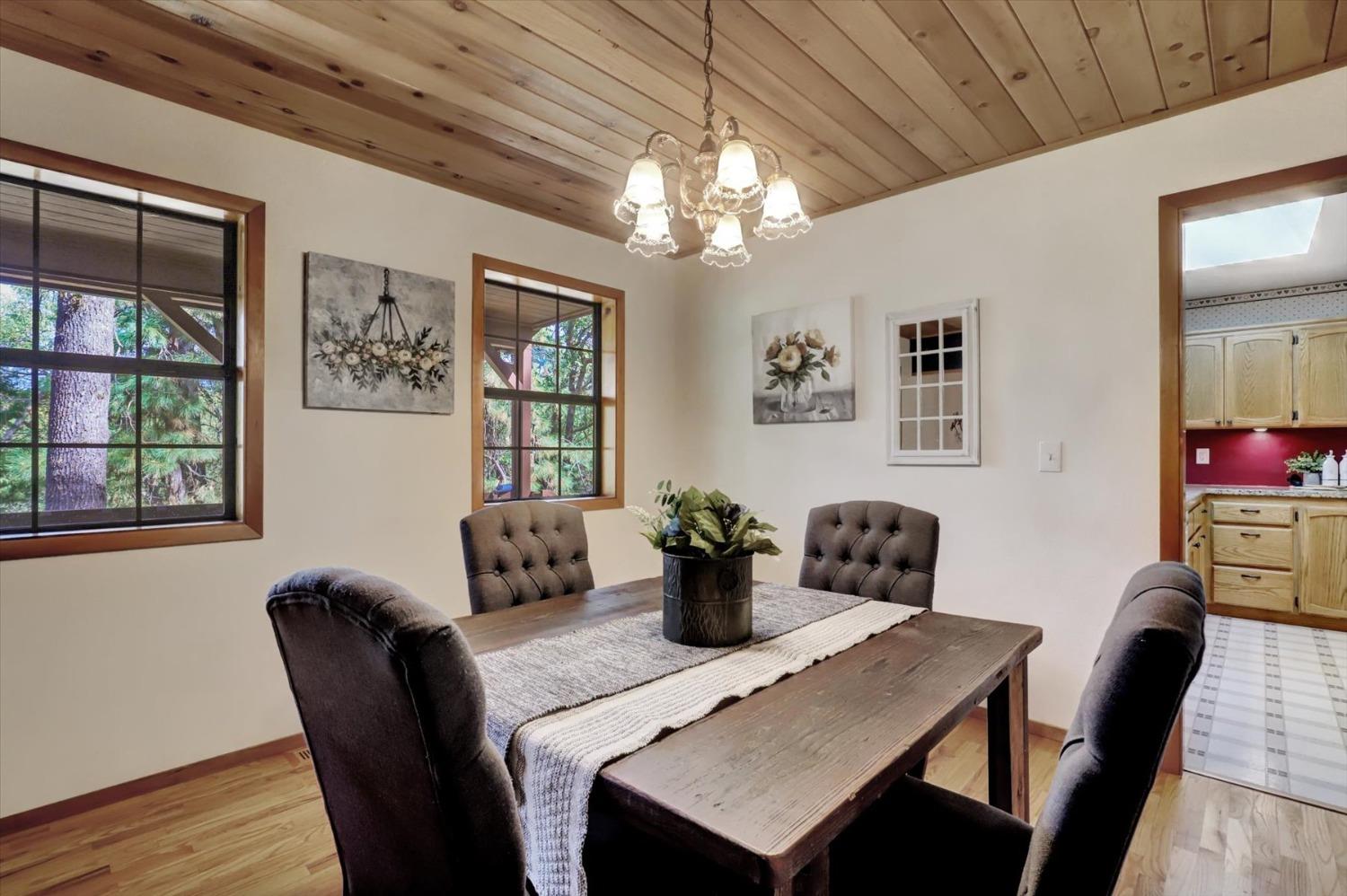 Detail Gallery Image 9 of 88 For 25801 Oak Forest Ct, Colfax,  CA 95713 - 6 Beds | 3/1 Baths