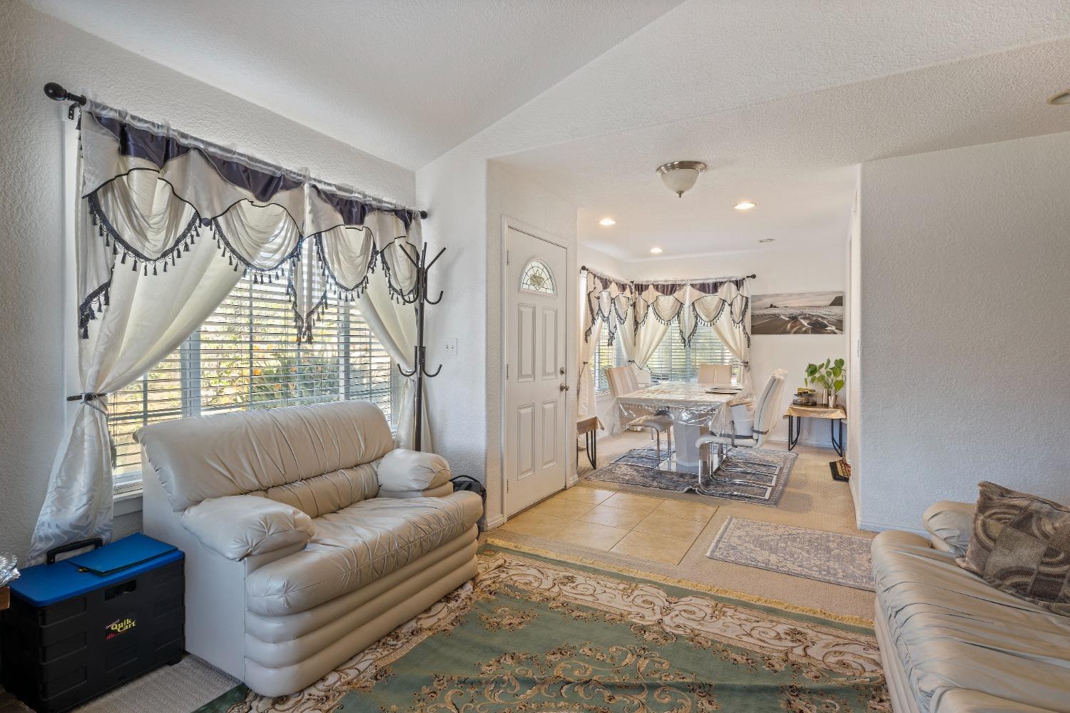Detail Gallery Image 9 of 76 For 4449 Norocco Cir, Fremont,  CA 94555 - 4 Beds | 2/1 Baths