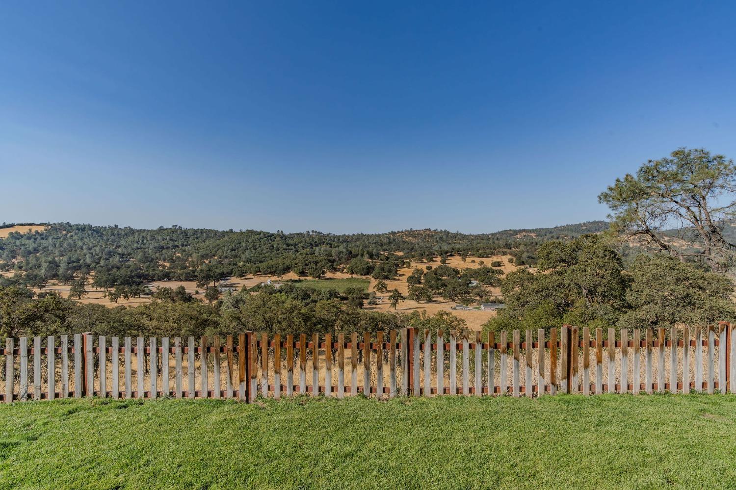 Detail Gallery Image 5 of 88 For 1560 Pinto Dr, Angels Camp,  CA 95222 - 3 Beds | 2/1 Baths