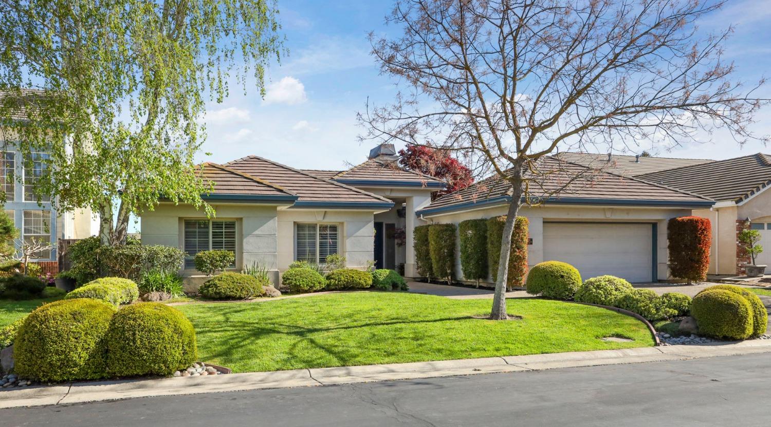 Detail Gallery Image 4 of 75 For 4829 Bridgewater Cir, Stockton,  CA 95219 - 3 Beds | 3 Baths