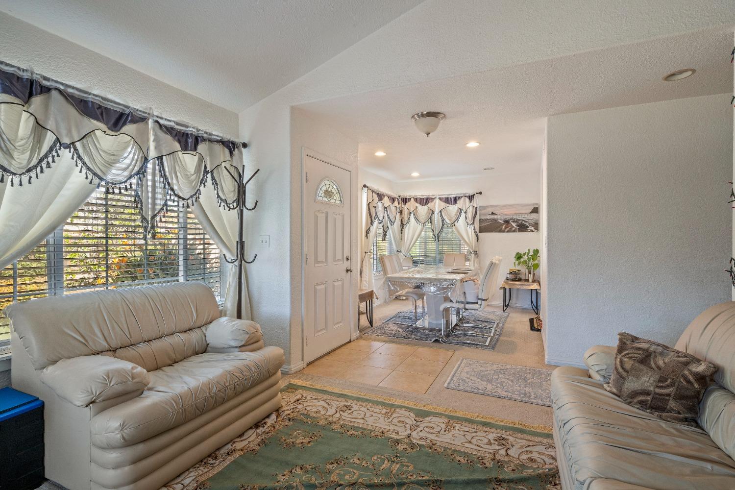 Detail Gallery Image 10 of 76 For 4449 Norocco Cir, Fremont,  CA 94555 - 4 Beds | 2/1 Baths